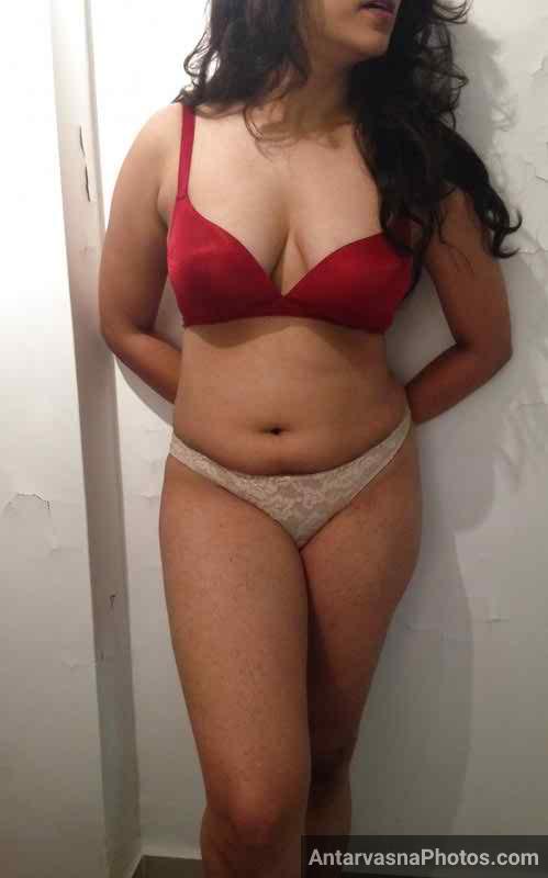 https://pub-5fcdf72a54cd4edbb03ec3edaa415a42.r2.dev/nakedleaks/exotic_indian_wife_with_exposed_large_breasts/1.jpg