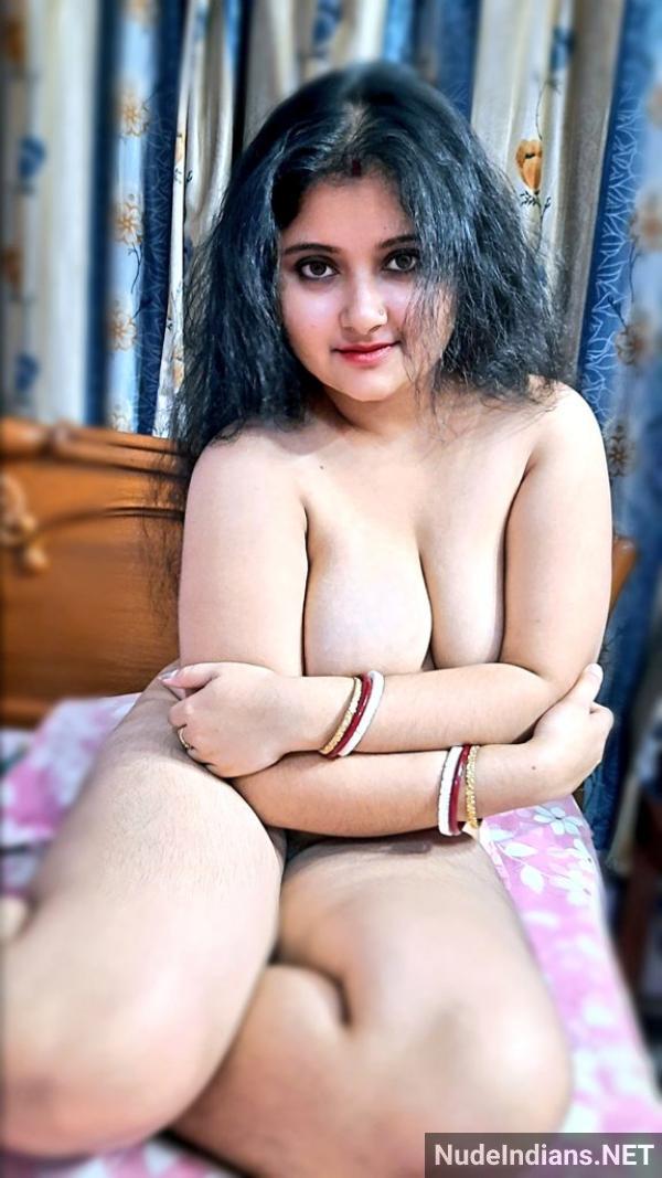 https://pub-5fcdf72a54cd4edbb03ec3edaa415a42.r2.dev/nakedleaks/experience_alluring_display_of_kanpur_bhabhi's_sensual_allure/105.jpg
