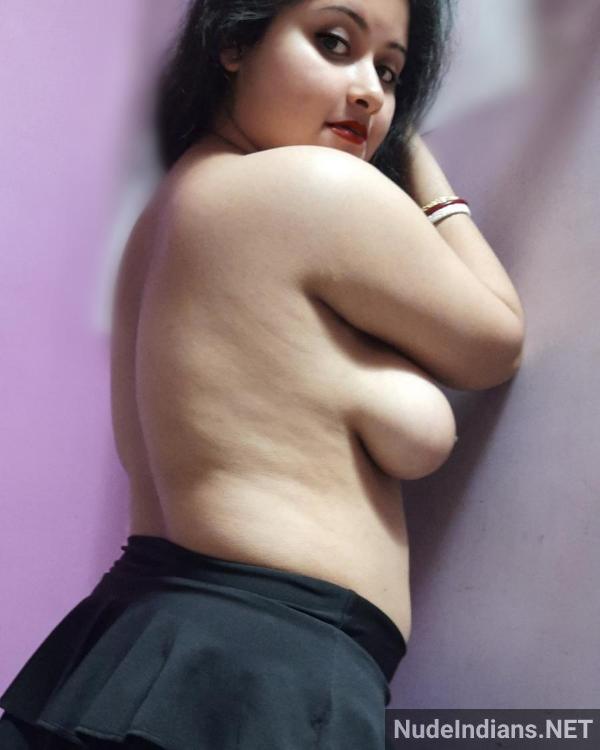 https://pub-5fcdf72a54cd4edbb03ec3edaa415a42.r2.dev/nakedleaks/experience_alluring_display_of_kanpur_bhabhi's_sensual_allure/13.jpg