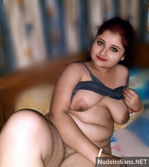 https://pub-5fcdf72a54cd4edbb03ec3edaa415a42.r2.dev/nakedleaks/experience_alluring_display_of_kanpur_bhabhi's_sensual_allure/21.jpg