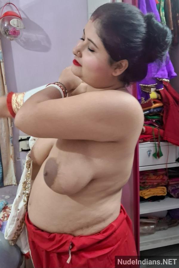 https://pub-5fcdf72a54cd4edbb03ec3edaa415a42.r2.dev/nakedleaks/experience_alluring_display_of_kanpur_bhabhi's_sensual_allure/57.jpg