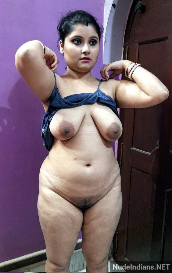 https://pub-5fcdf72a54cd4edbb03ec3edaa415a42.r2.dev/nakedleaks/experience_alluring_display_of_kanpur_bhabhi's_sensual_allure/86.jpg
