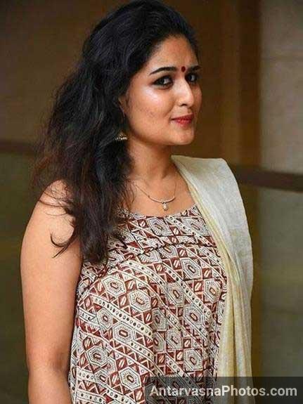 https://pub-5fcdf72a54cd4edbb03ec3edaa415a42.r2.dev/nakedleaks/experience_the_passion_of_attractive_indian_women/0.jpg
