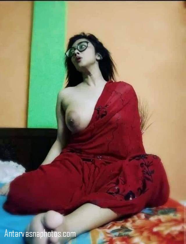 https://pub-5fcdf72a54cd4edbb03ec3edaa415a42.r2.dev/nakedleaks/explicit_conversations:_desi_girl's_sensual_communication_through_nude_photos/0.jpg