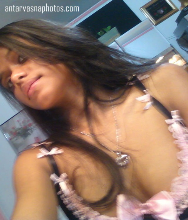 https://pub-5fcdf72a54cd4edbb03ec3edaa415a42.r2.dev/nakedleaks/explicit_images_of_sarika's_intimate_moments/1.jpg