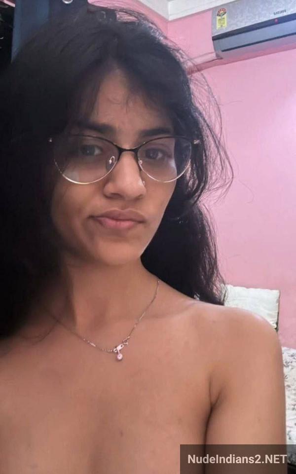 https://pub-5fcdf72a54cd4edbb03ec3edaa415a42.r2.dev/nakedleaks/explicit_pictures_of_chennai_college_girl_priya_shared_with_boyfriend/2.jpg