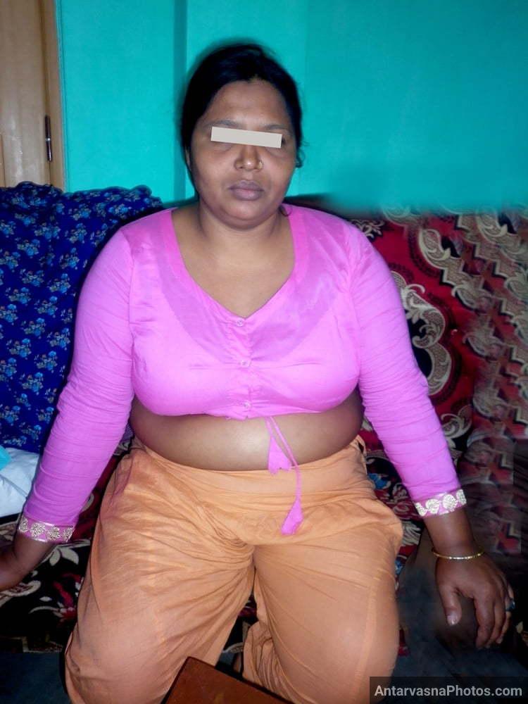 https://pub-5fcdf72a54cd4edbb03ec3edaa415a42.r2.dev/nakedleaks/exploration_of_busty_south_indian_aunt's_sensual_images/27.jpg