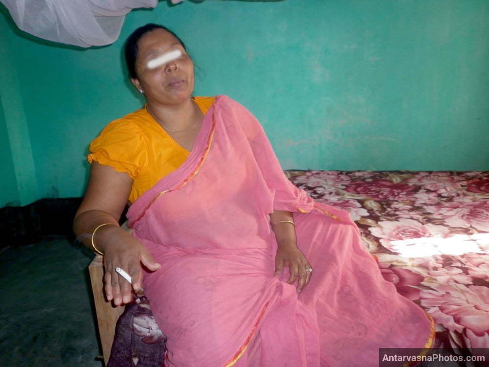 https://pub-5fcdf72a54cd4edbb03ec3edaa415a42.r2.dev/nakedleaks/exploration_of_busty_south_indian_aunt's_sensual_images/30.jpg