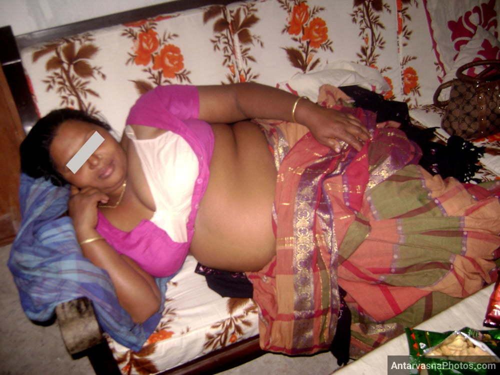 https://pub-5fcdf72a54cd4edbb03ec3edaa415a42.r2.dev/nakedleaks/exploration_of_busty_south_indian_aunt's_sensual_images/31.jpg