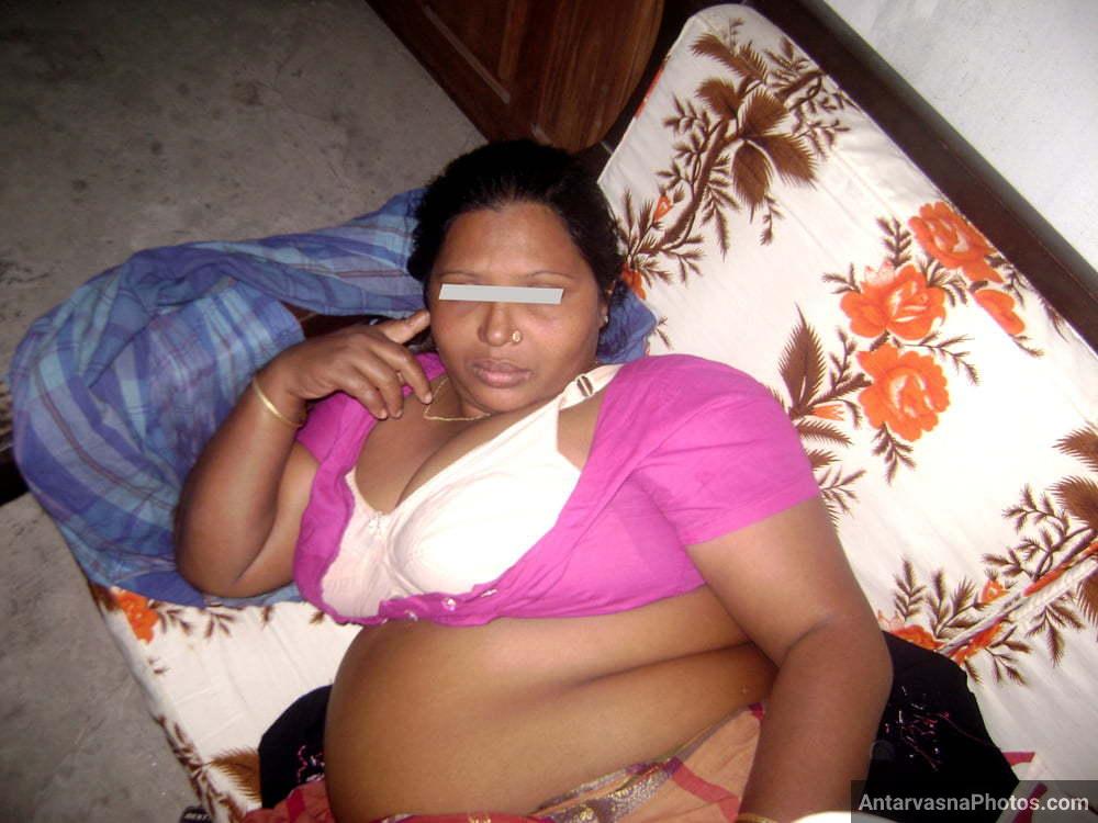 https://pub-5fcdf72a54cd4edbb03ec3edaa415a42.r2.dev/nakedleaks/exploration_of_busty_south_indian_aunt's_sensual_images/45.jpg
