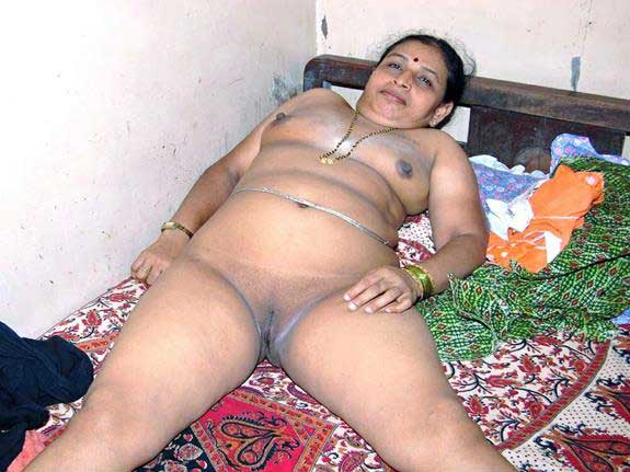 https://pub-5fcdf72a54cd4edbb03ec3edaa415a42.r2.dev/nakedleaks/explore_seductive_images_of_desi_sister-in-law/6.jpg