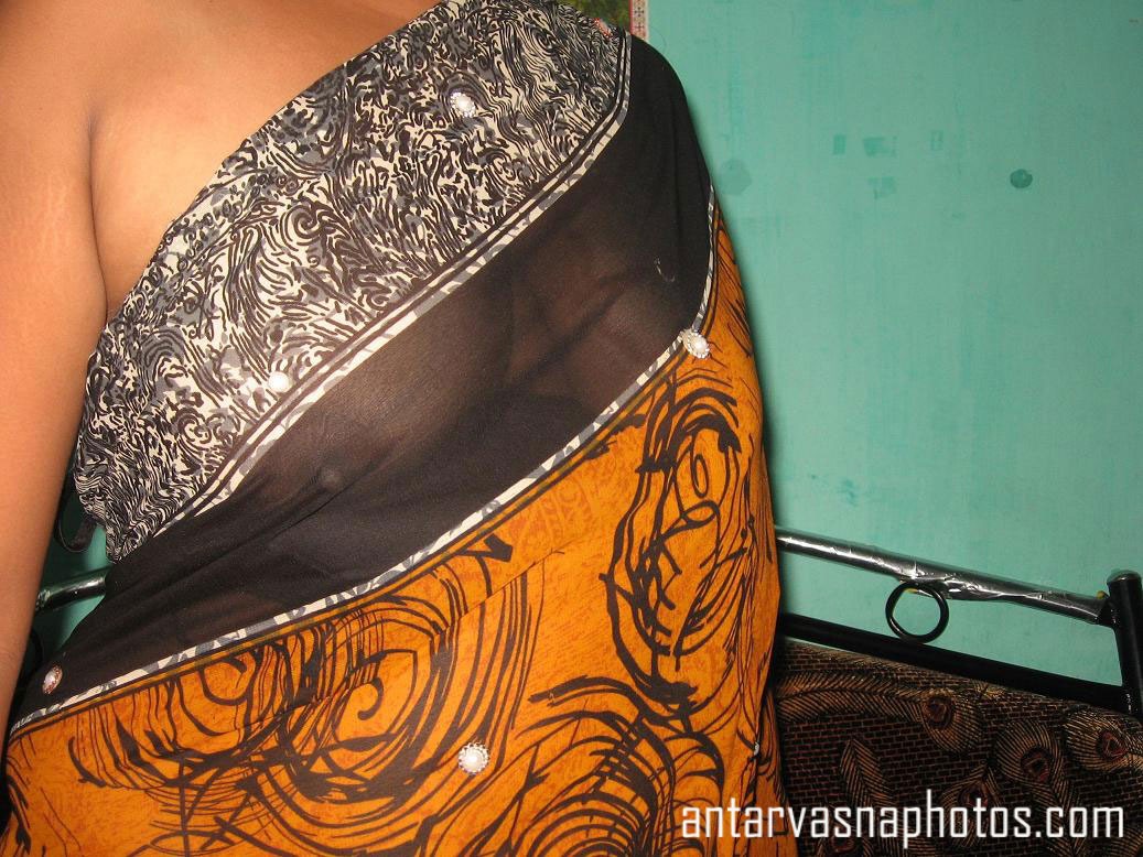 https://pub-5fcdf72a54cd4edbb03ec3edaa415a42.r2.dev/nakedleaks/exploring_aparna_aunty's_saree_clad_assets/4.jpg