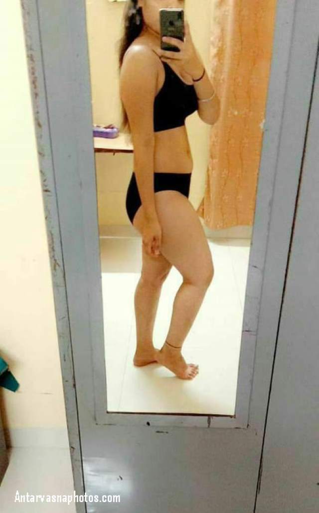 https://pub-5fcdf72a54cd4edbb03ec3edaa415a42.r2.dev/nakedleaks/exploring_delhi_college_girl's_bold_pictures_on_social_media/4.jpg