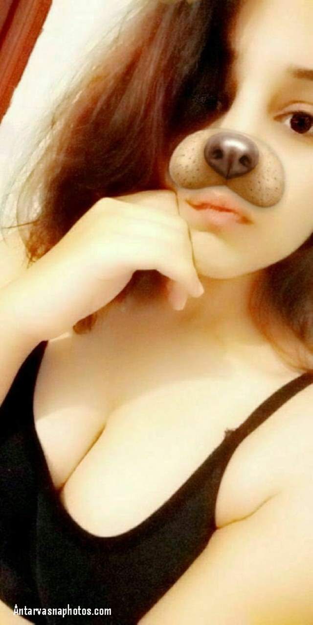 https://pub-5fcdf72a54cd4edbb03ec3edaa415a42.r2.dev/nakedleaks/exploring_delhi_college_girl's_bold_pictures_on_social_media/7.jpg