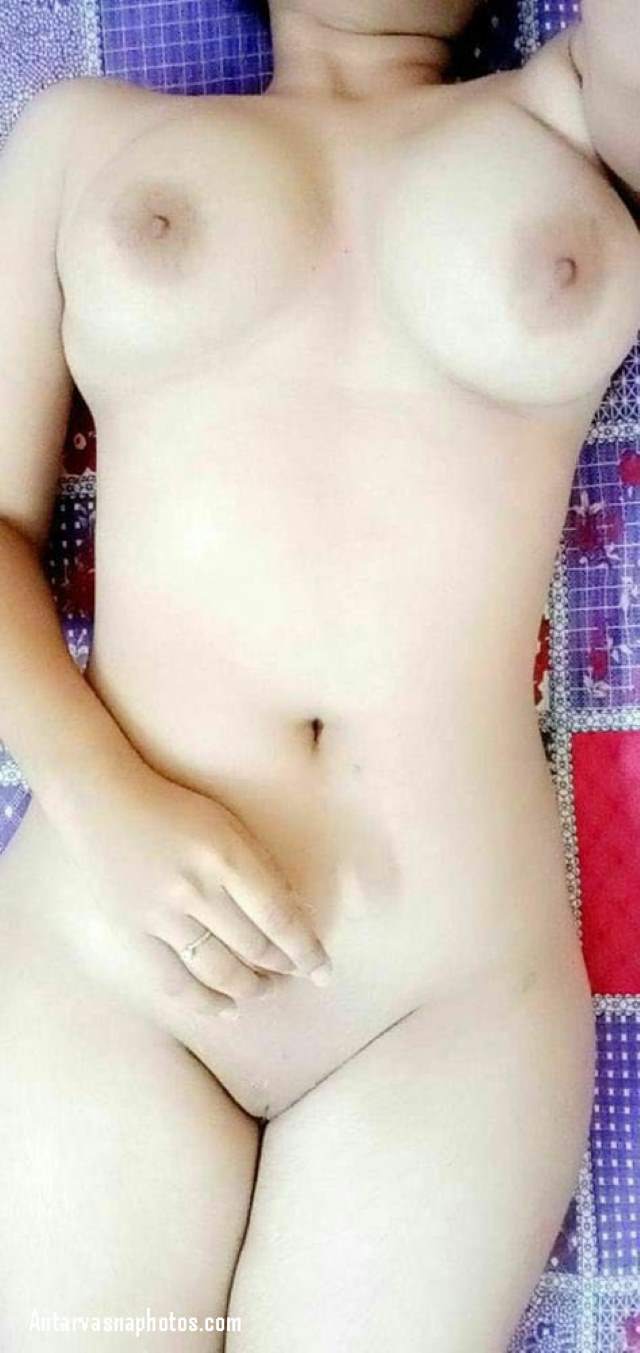https://pub-5fcdf72a54cd4edbb03ec3edaa415a42.r2.dev/nakedleaks/exploring_delhi_college_girl's_bold_pictures_on_social_media/9.jpg