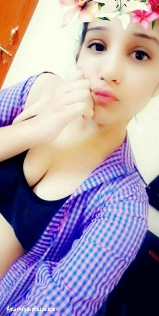 Exploring Delhi College Girl's Bold Pictures on Social Media