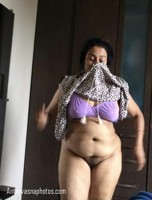 https://pub-5fcdf72a54cd4edbb03ec3edaa415a42.r2.dev/nakedleaks/exploring_indian_bhabhi's_naked_fun_outdoors/1.jpg