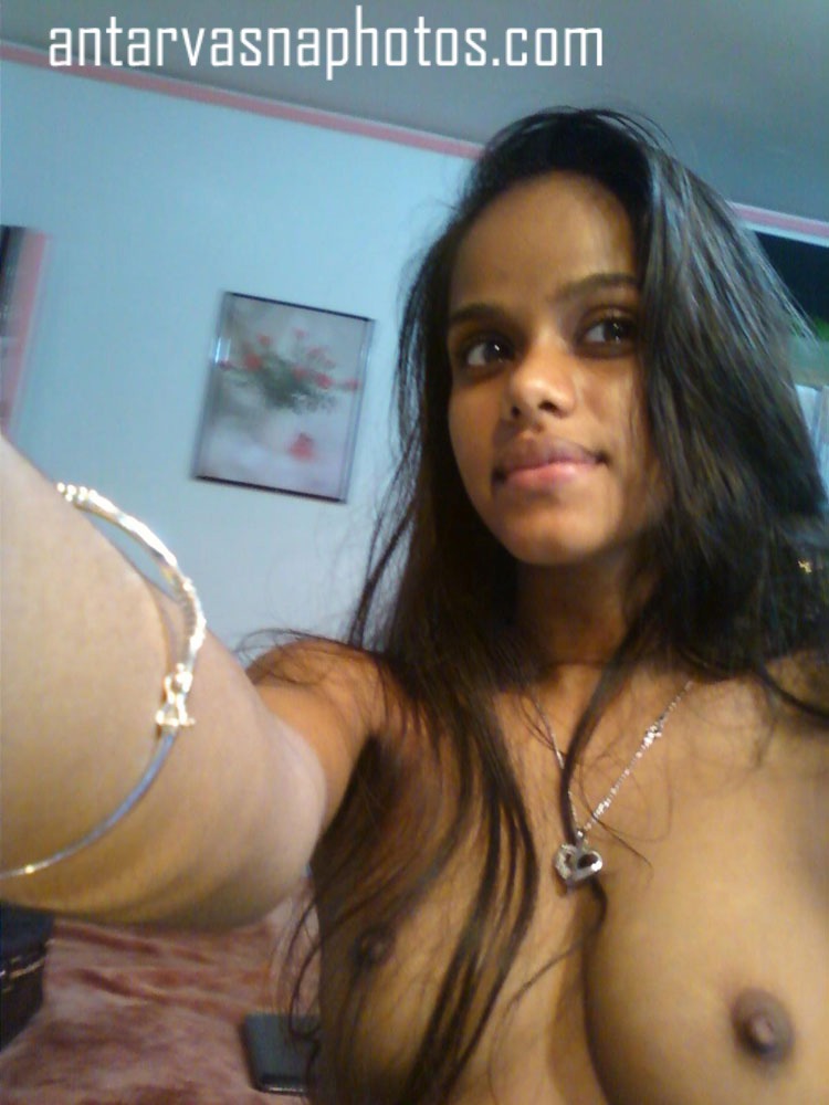 https://pub-5fcdf72a54cd4edbb03ec3edaa415a42.r2.dev/nakedleaks/exploring_indian_girl_shanaya's_clean-shaven_intimate_areas/4.jpg