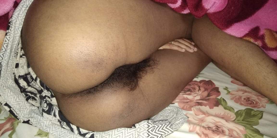 https://pub-5fcdf72a54cd4edbb03ec3edaa415a42.r2.dev/nakedleaks/exploring_jagriti_bhabhi's_hairy_choot_through_photos/4.jpg