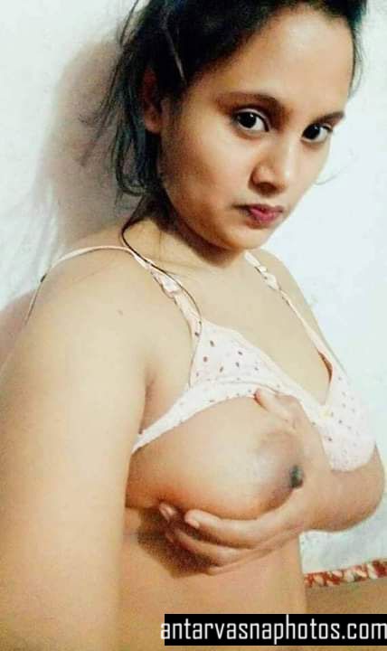 https://pub-5fcdf72a54cd4edbb03ec3edaa415a42.r2.dev/nakedleaks/exploring_nri_indian_teen_priyanka's_revealing_images/3.jpg