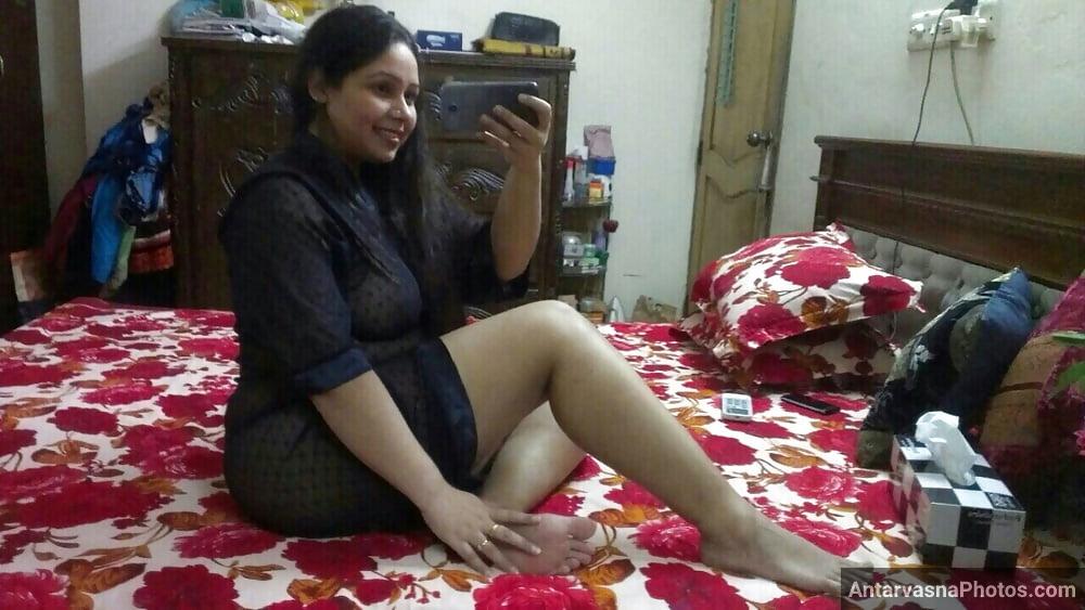 https://pub-5fcdf72a54cd4edbb03ec3edaa415a42.r2.dev/nakedleaks/exposed:_15_revealing_selfies_from_a_delhi_office_woman/3.jpg