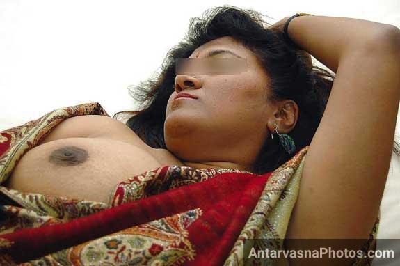 https://pub-5fcdf72a54cd4edbb03ec3edaa415a42.r2.dev/nakedleaks/exposed:_desi_housewife_in_front_of_her_lover/1.jpg