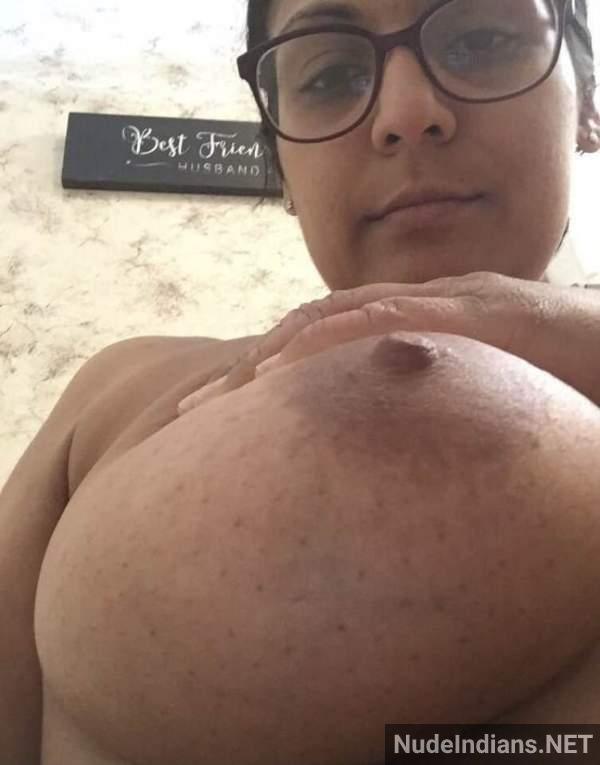 https://pub-5fcdf72a54cd4edbb03ec3edaa415a42.r2.dev/nakedleaks/exposed:_intimate_photos_of_nri_gujarati_wife_tulsi_patel_revealed/11.jpg