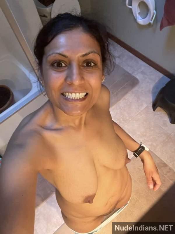 https://pub-5fcdf72a54cd4edbb03ec3edaa415a42.r2.dev/nakedleaks/exposed:_intimate_photos_of_nri_gujarati_wife_tulsi_patel_revealed/14.jpg