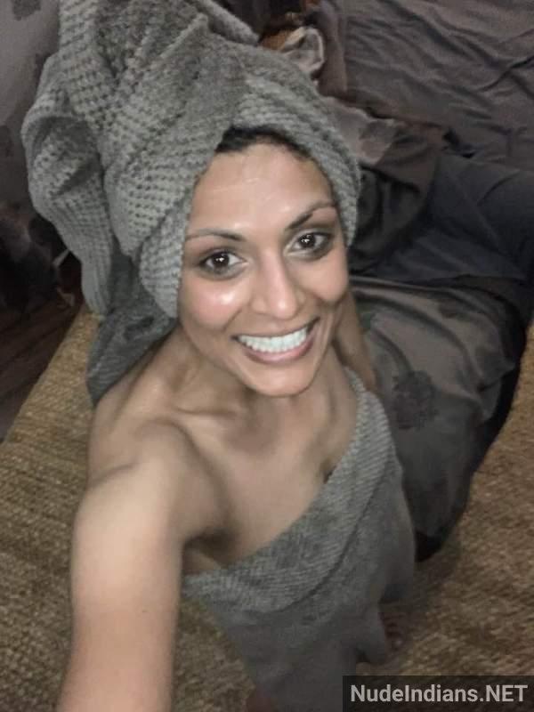 https://pub-5fcdf72a54cd4edbb03ec3edaa415a42.r2.dev/nakedleaks/exposed:_intimate_photos_of_nri_gujarati_wife_tulsi_patel_revealed/30.jpg