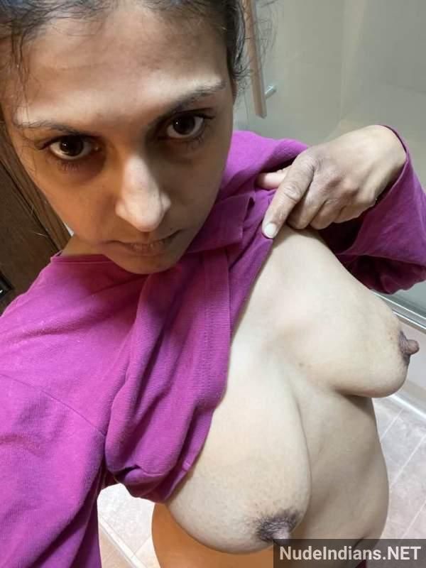 https://pub-5fcdf72a54cd4edbb03ec3edaa415a42.r2.dev/nakedleaks/exposed:_intimate_photos_of_nri_gujarati_wife_tulsi_patel_revealed/31.jpg