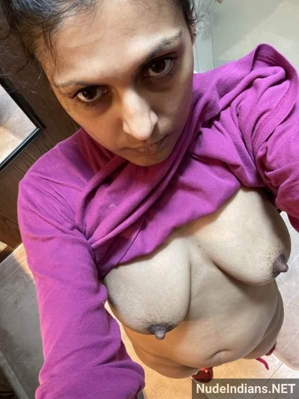 https://pub-5fcdf72a54cd4edbb03ec3edaa415a42.r2.dev/nakedleaks/exposed:_intimate_photos_of_nri_gujarati_wife_tulsi_patel_revealed/46.jpg