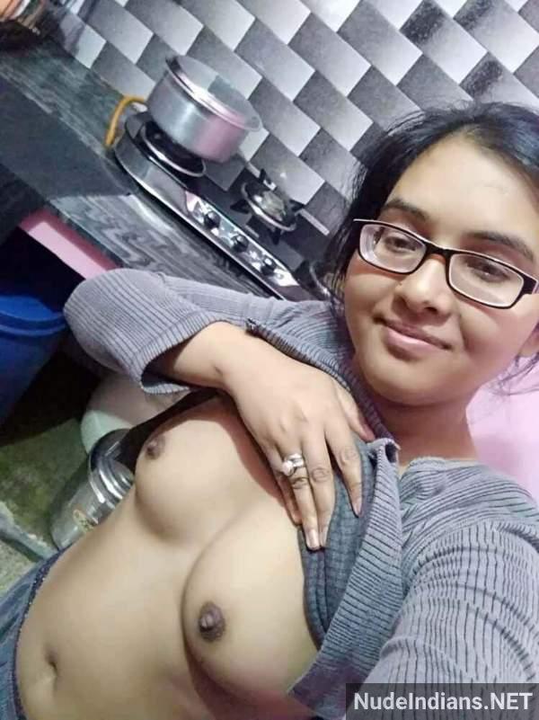 https://pub-5fcdf72a54cd4edbb03ec3edaa415a42.r2.dev/nakedleaks/exposed:_intimate_photos_of_south_indian_tamil_girls_circulating_online/47.jpg