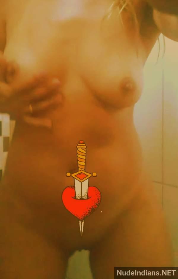 https://pub-5fcdf72a54cd4edbb03ec3edaa415a42.r2.dev/nakedleaks/exposed:_kerala_girls_post-party_explicit_selfies_leaked_online/14.jpg