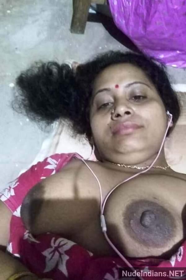 https://pub-5fcdf72a54cd4edbb03ec3edaa415a42.r2.dev/nakedleaks/exposed_busty_milfs_and_seductive_bhabhi_photos/26.jpg