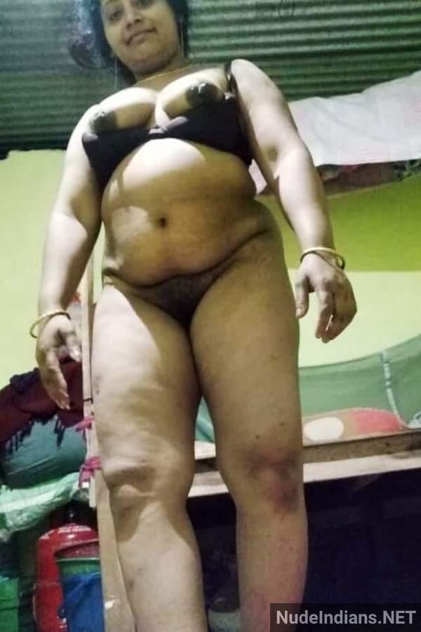 https://pub-5fcdf72a54cd4edbb03ec3edaa415a42.r2.dev/nakedleaks/exposed_busty_milfs_and_seductive_bhabhi_photos/30.jpg