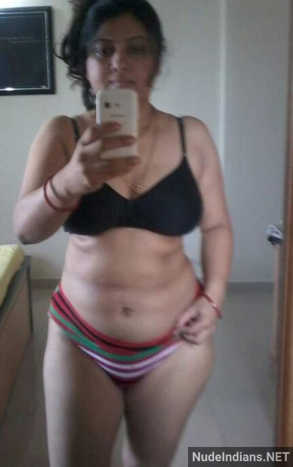 https://pub-5fcdf72a54cd4edbb03ec3edaa415a42.r2.dev/nakedleaks/exposed_busty_milfs_and_seductive_bhabhi_photos/9.jpg