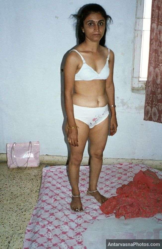 https://pub-5fcdf72a54cd4edbb03ec3edaa415a42.r2.dev/nakedleaks/exposed_desi_bhabhi_photos:_wife's_friend_merry_stripped_naked/2.jpg