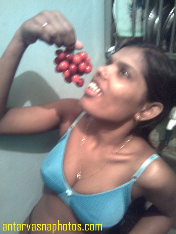 https://pub-5fcdf72a54cd4edbb03ec3edaa415a42.r2.dev/nakedleaks/exposed_images_of_a_woman_from_sonagachi/3.jpg