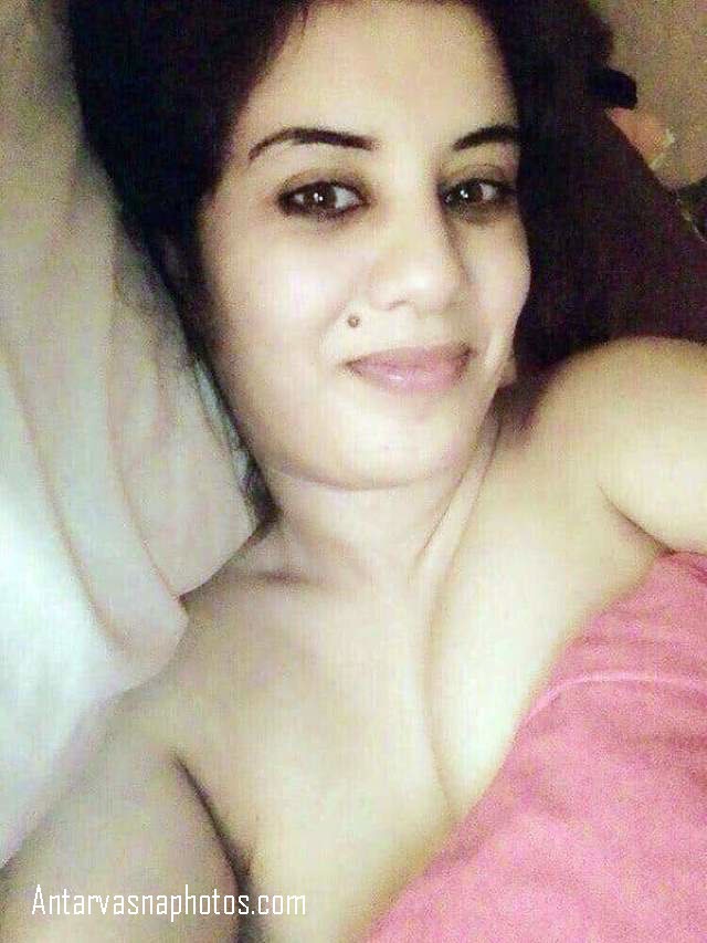 https://pub-5fcdf72a54cd4edbb03ec3edaa415a42.r2.dev/nakedleaks/exposed_images_of_indian_girl's_sensuous_appearance/3.jpg