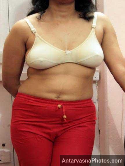 Exposed Pictures of Indian Beauty Aparajiya