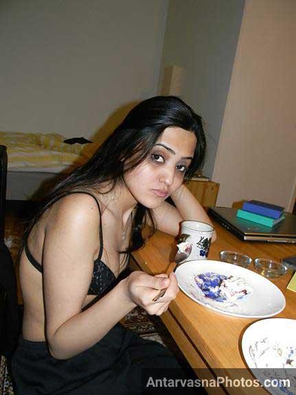 https://pub-5fcdf72a54cd4edbb03ec3edaa415a42.r2.dev/nakedleaks/exposed_sensual_images_of_non-resident_indian_girls/4.jpg