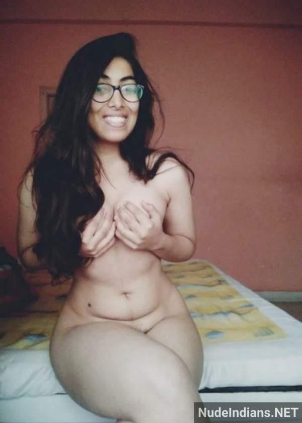 https://pub-5fcdf72a54cd4edbb03ec3edaa415a42.r2.dev/nakedleaks/exposing_busty_indian_girls_to_arouse_excitement/19.jpg