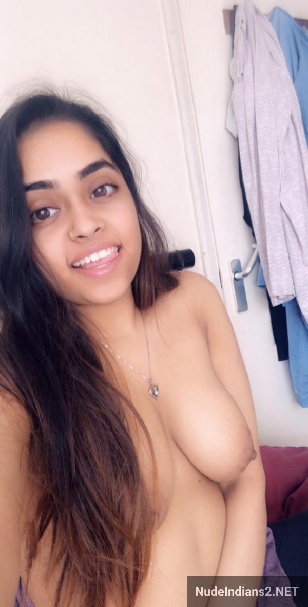 https://pub-5fcdf72a54cd4edbb03ec3edaa415a42.r2.dev/nakedleaks/exposing_busty_selfies:_nri_kochi_girl_priyanka_nair's_pre-party_photos/17.jpg