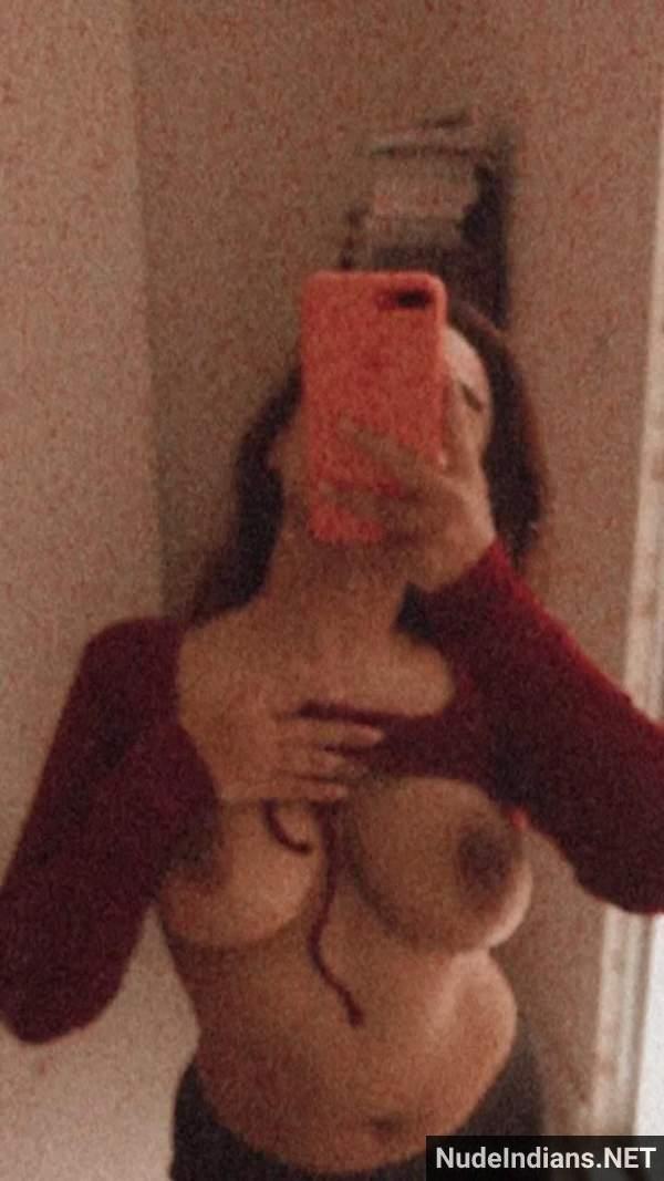 https://pub-5fcdf72a54cd4edbb03ec3edaa415a42.r2.dev/nakedleaks/exposing_desi_social_models_and_girlfriends_in_nude_photos/38.jpg