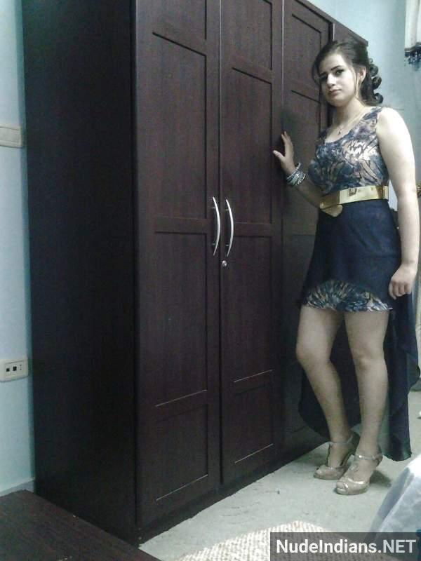 https://pub-5fcdf72a54cd4edbb03ec3edaa415a42.r2.dev/nakedleaks/exposing_kashmiri_muslim_girl's_bosom_to_boyfriend/14.jpg