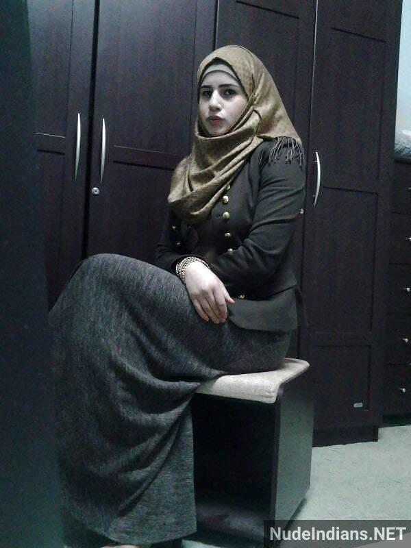 https://pub-5fcdf72a54cd4edbb03ec3edaa415a42.r2.dev/nakedleaks/exposing_kashmiri_muslim_girl's_bosom_to_boyfriend/31.jpg