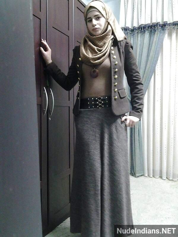 https://pub-5fcdf72a54cd4edbb03ec3edaa415a42.r2.dev/nakedleaks/exposing_kashmiri_muslim_girl's_bosom_to_boyfriend/50.jpg