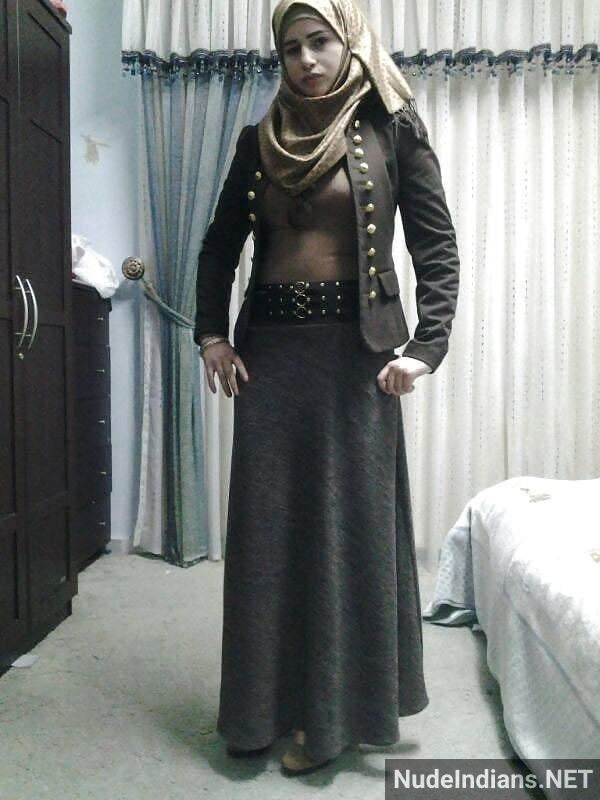 https://pub-5fcdf72a54cd4edbb03ec3edaa415a42.r2.dev/nakedleaks/exposing_kashmiri_muslim_girl's_bosom_to_boyfriend/51.jpg