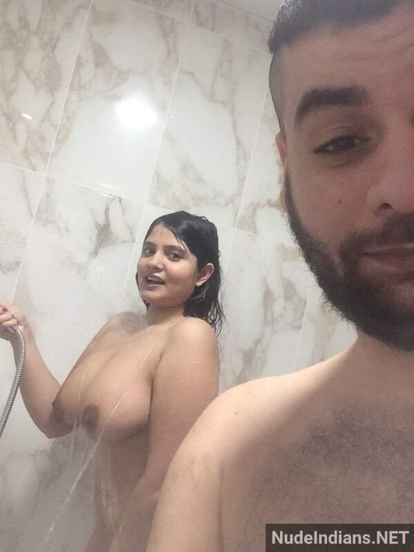 https://pub-5fcdf72a54cd4edbb03ec3edaa415a42.r2.dev/nakedleaks/exposure_of_60_delhi_couples_in_wife_swapping_scandal/24.jpg