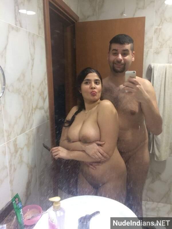 https://pub-5fcdf72a54cd4edbb03ec3edaa415a42.r2.dev/nakedleaks/exposure_of_60_delhi_couples_in_wife_swapping_scandal/34.jpg